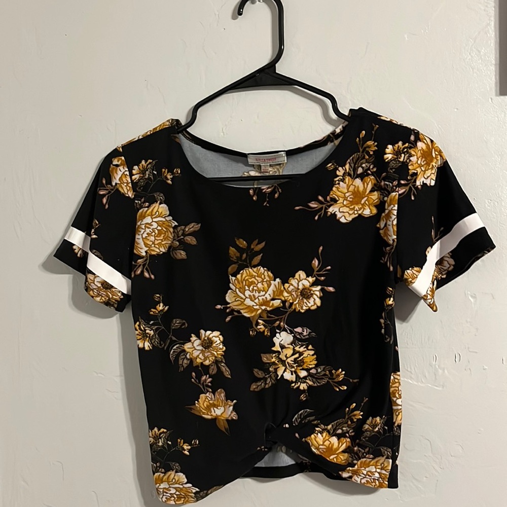 Black floral tee